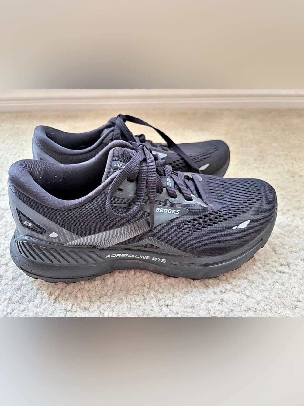 Brooks Adrenaline Black Mesh Lace-Up Running Sneakers size 6.5